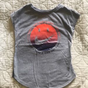Nike T-shirt girls